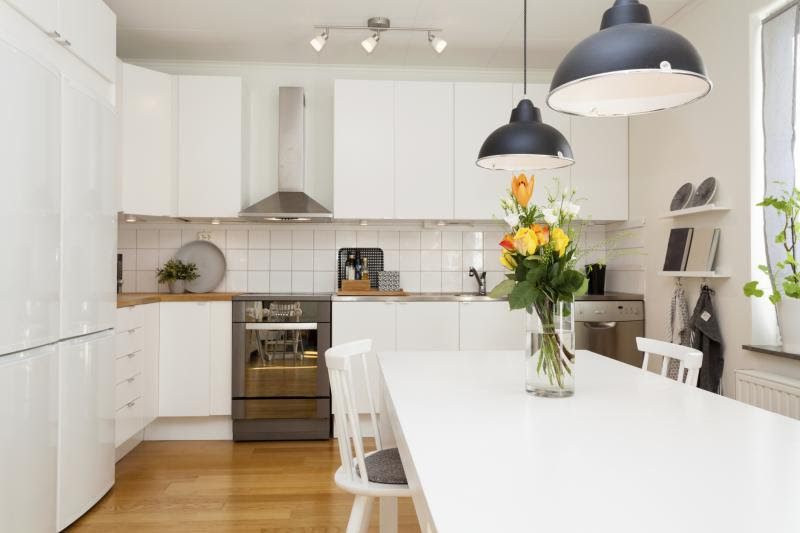Can You Replace a Kitchen Fluorescent Light With Track Lighting?