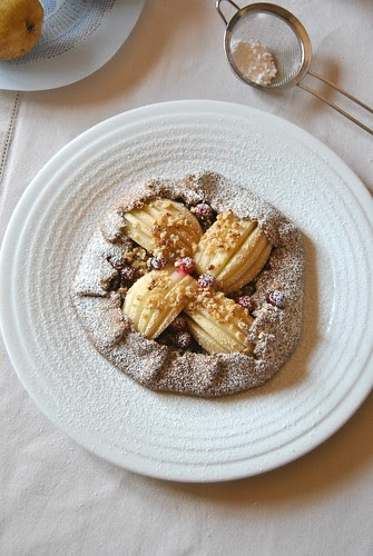 Chocolate crostata with pears and amaretti