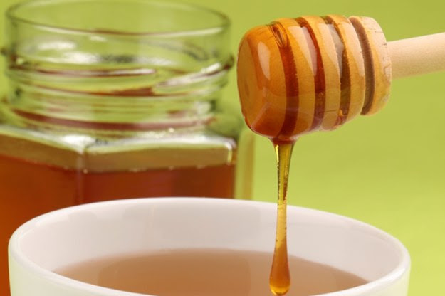 Lubisz dodawać miód do herbaty? poczekaj aż ostygnie /&copy; Panthermedia