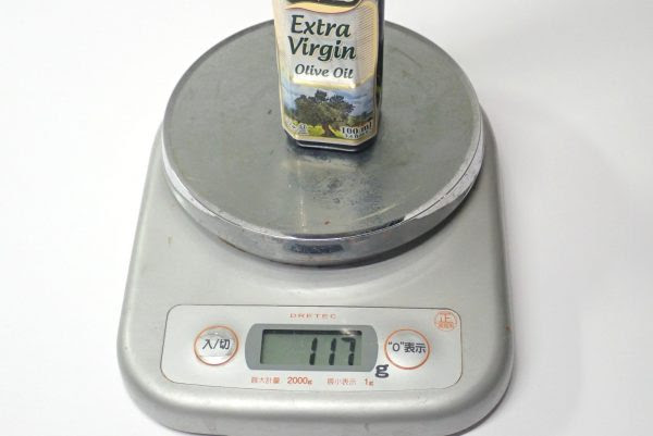 プラ容器で小型軽量 ハイキングでの携行も便利かも エクストラバージンオリーブオイル 100ml 100均 ローソン