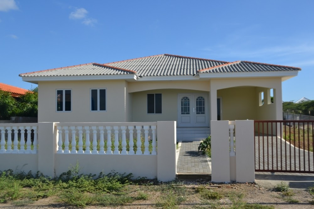 Grote Berg  Prachtige, nieuwbouw 3 SLK woning  RE\/MAX BonBini Curacao
