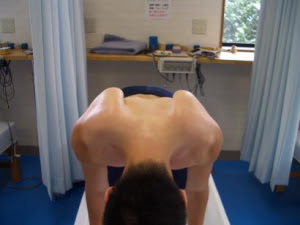肩甲骨をはがす男 姿勢 うごき 健康 体力 通信