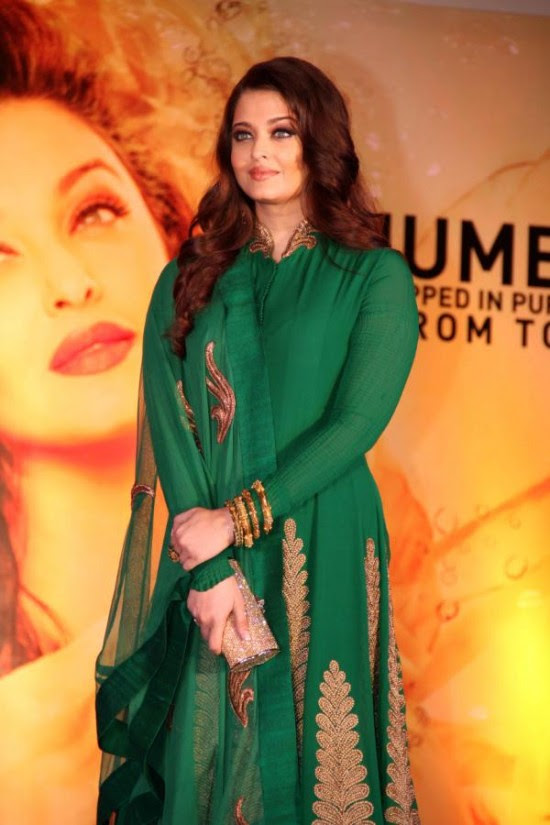 Aishwarya-Rai-At-Bachchan-Launch-Kalyan-Jewellers-Store-Opening-Pictures-Photos-2