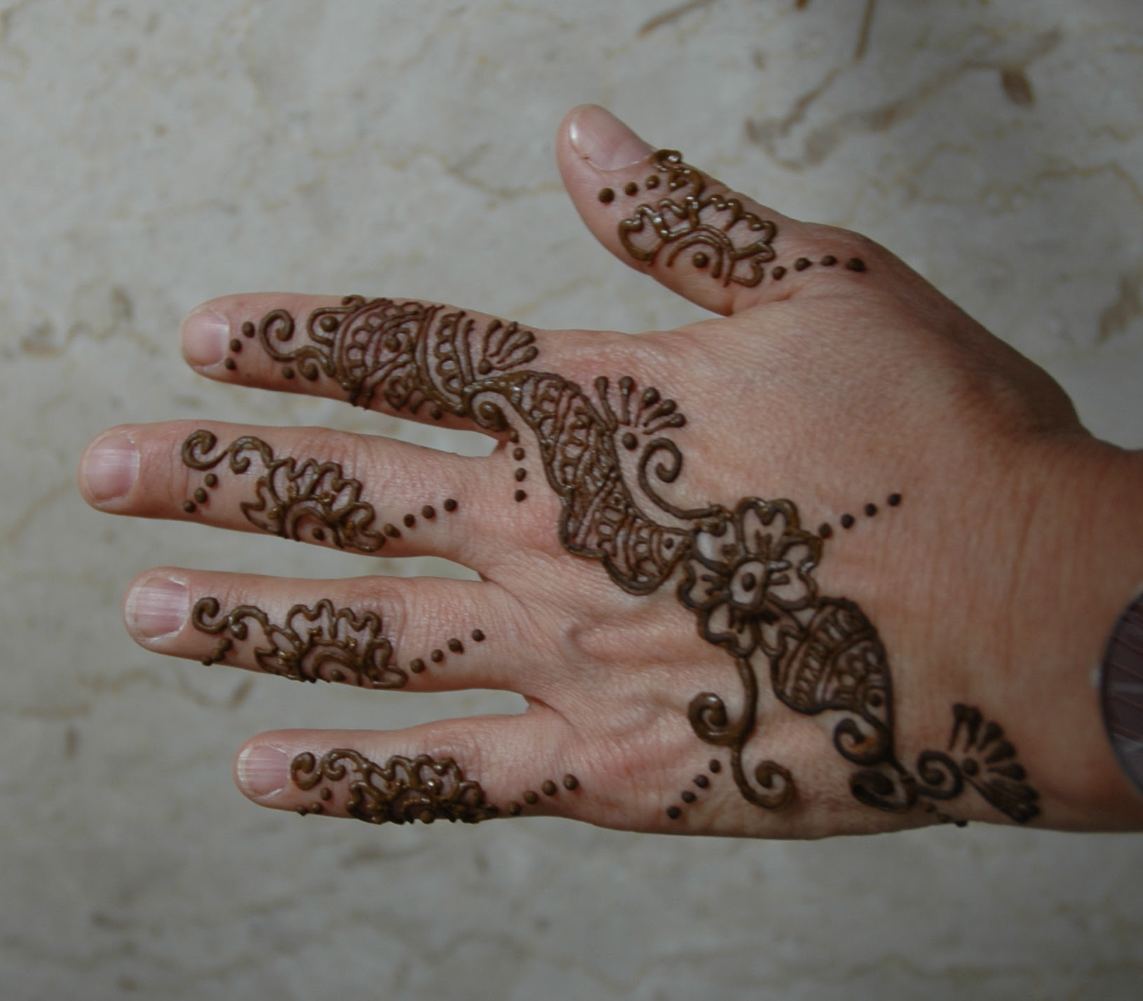 Mehndi Design With Hidden Letter S Easy Mehndi Design