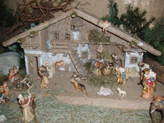 Bei der Weihnachtskrippe
