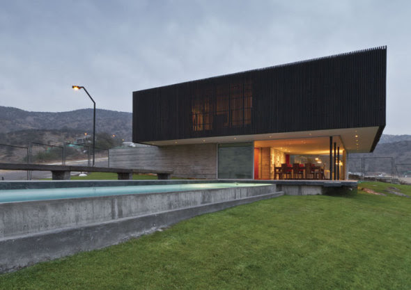 Casa con fachada dinámica