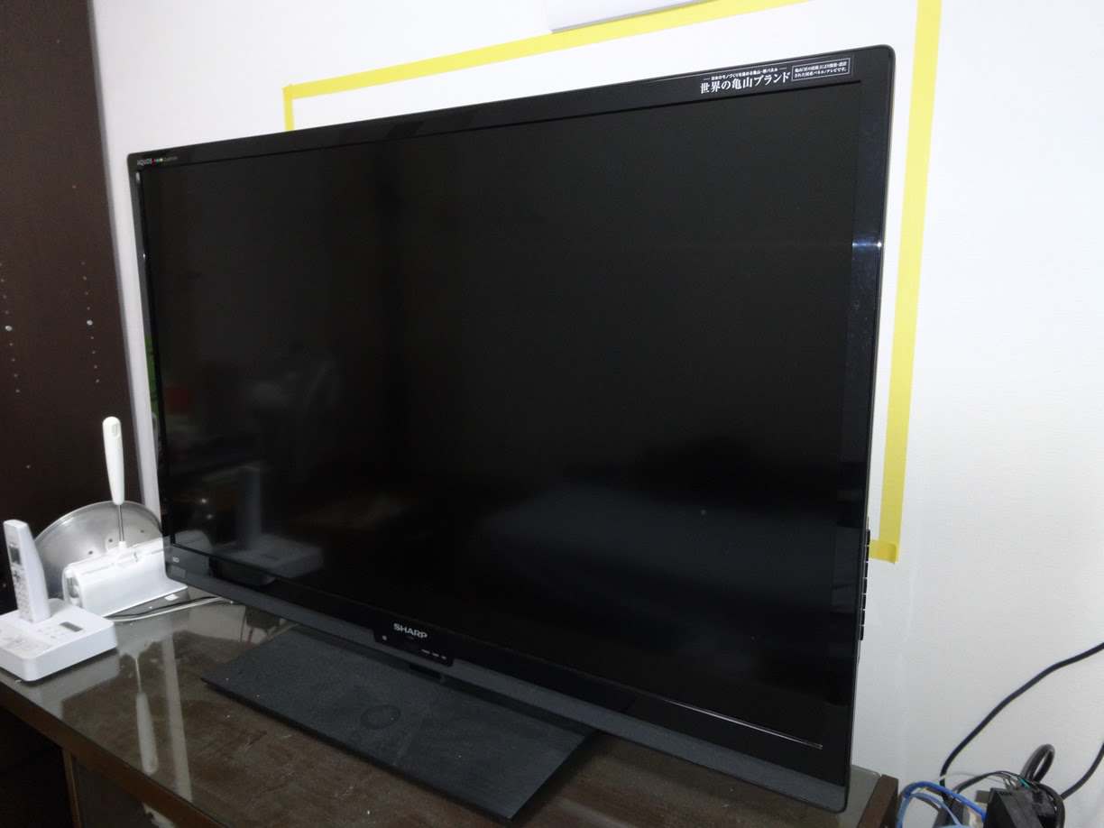 液晶テレビのコンクリート壁への壁掛 Bestek Bttm0690b