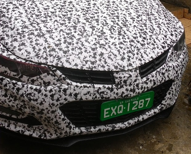 Chevrolet Cruze hatch é flagrado em testes no Brasil (Foto: Pedro Leonardo Marques da Silveira / VC no G1)