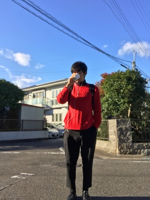赤ニットを使ったメンズコーデ9選 おすすめ着こなしポイントを解説