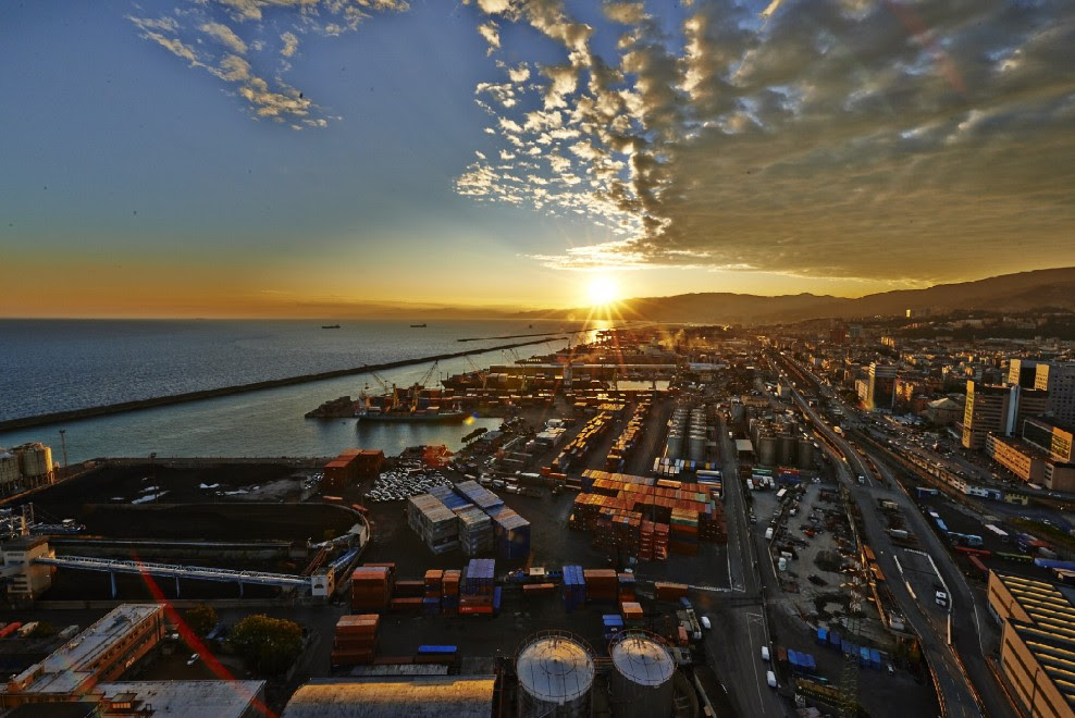 Il nuovo panorama di Genova visto dalla vetta della Lanterna