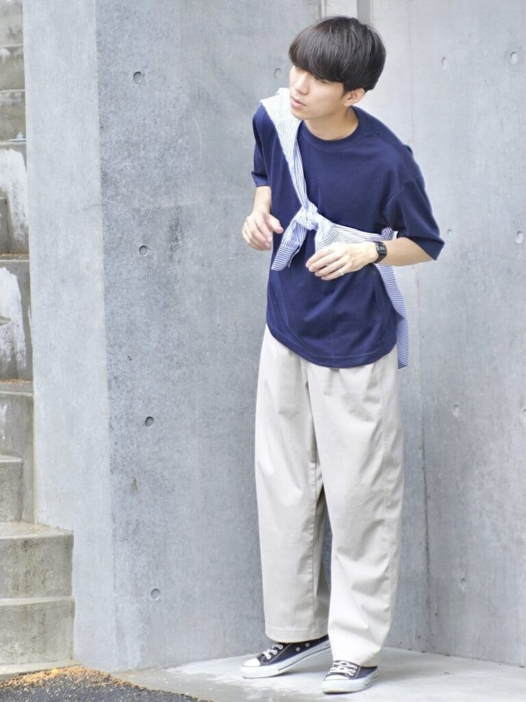 Tシャツ ネイビー のメンズのコーデ メンズに人気のネイビーのtシャツを紹介