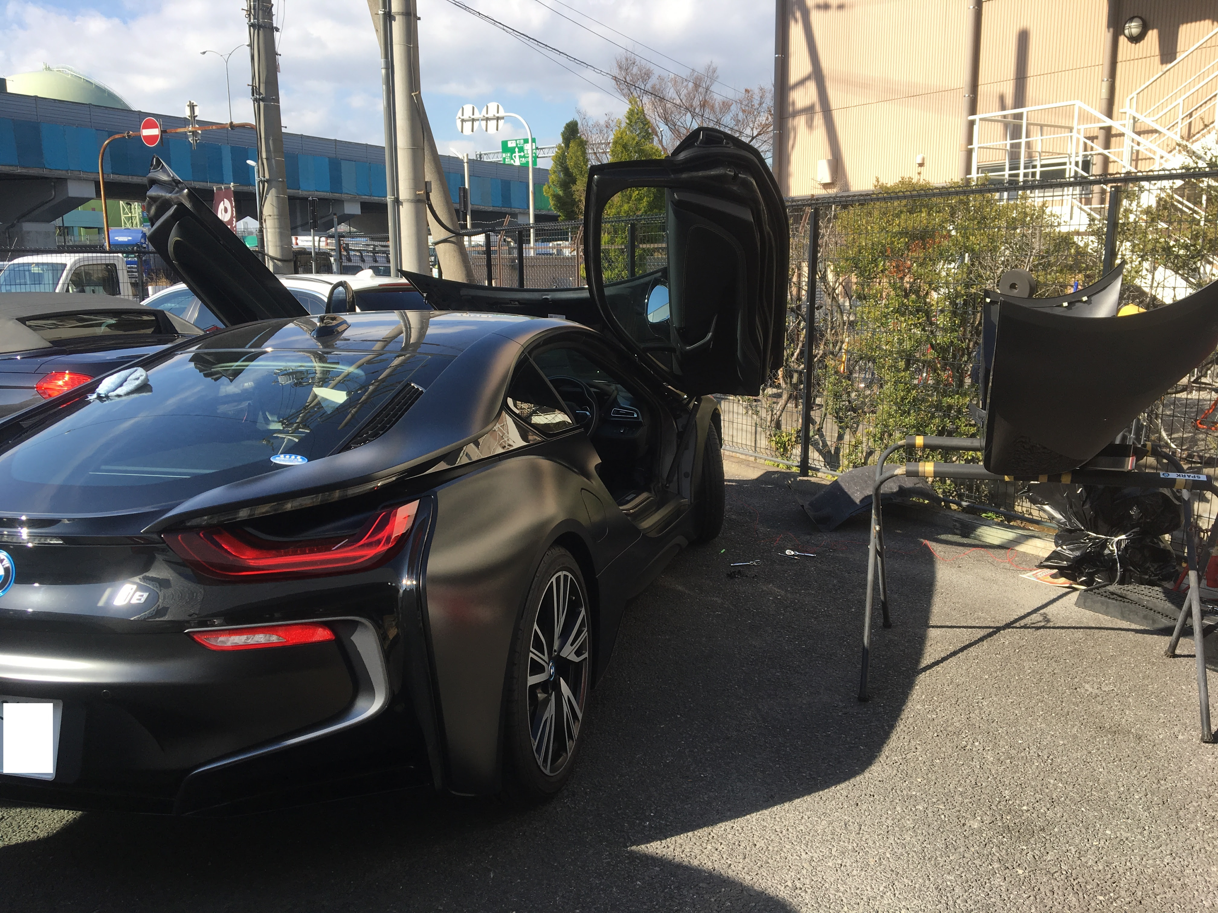 Bmw I8 限定車 Ledカスタムのご依頼で再び入庫 Bmw中古車専門店スパークオート