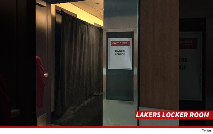 0421-lakers-locker-room-TWITTER-01
