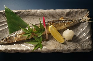 さんまの三枚おろし 捌き方 秋刀魚の塩焼きから刺身そして香り揚げ完全解説 プロの技を学べ 和食のわ