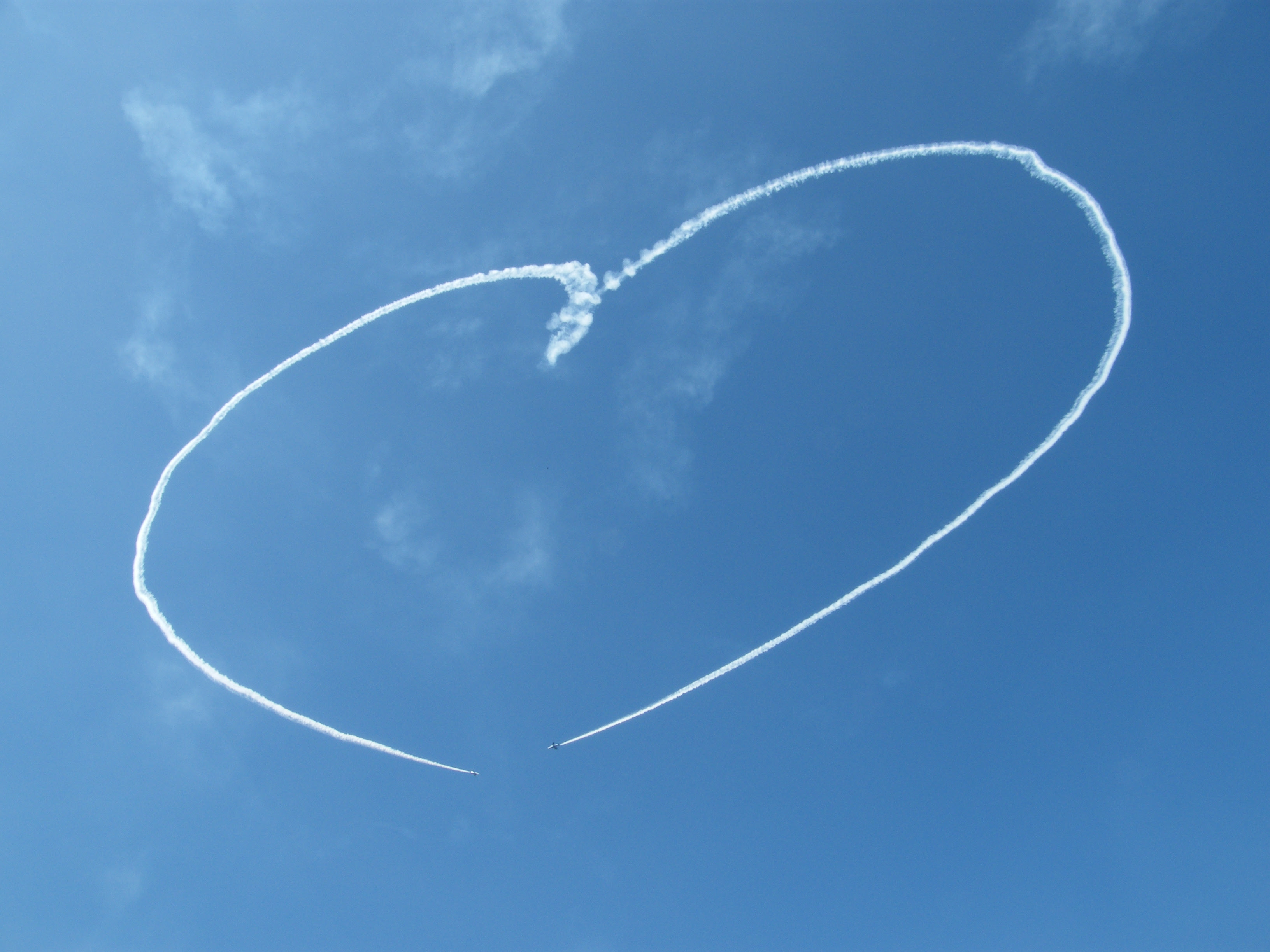 フリー画像 人工風景 飛行機雲 ハート 空の風景 青色 ブルー フリー素材 画像素材なら 無料 フリー写真素材のフリーフォト