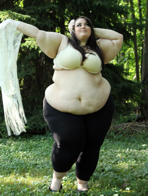 Model: Juicy Jacqulyn