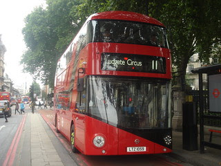 London General LT59 on Route 11, Victoria