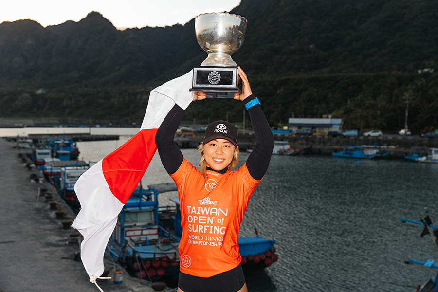 速報 日本人女子初のctサーファーが誕生 サーフィンのことなら東京 墨田区のプロショップのアルファサーフショップへ