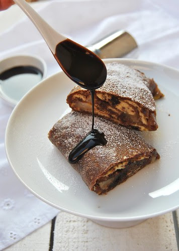 Chocolate strudel with pears and ricotta