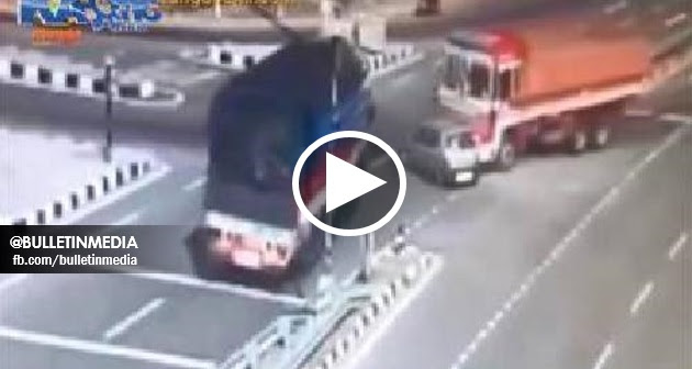 [VIDEO] Kemalangan dahsyat, sebuah kereta mini hancur di langgar 2 lori. Siapa Yang Tak Kuat Semangat Jangan Tengok