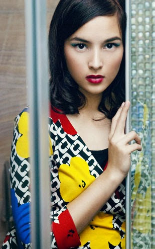 Popping Flowers, Chelsea Islan