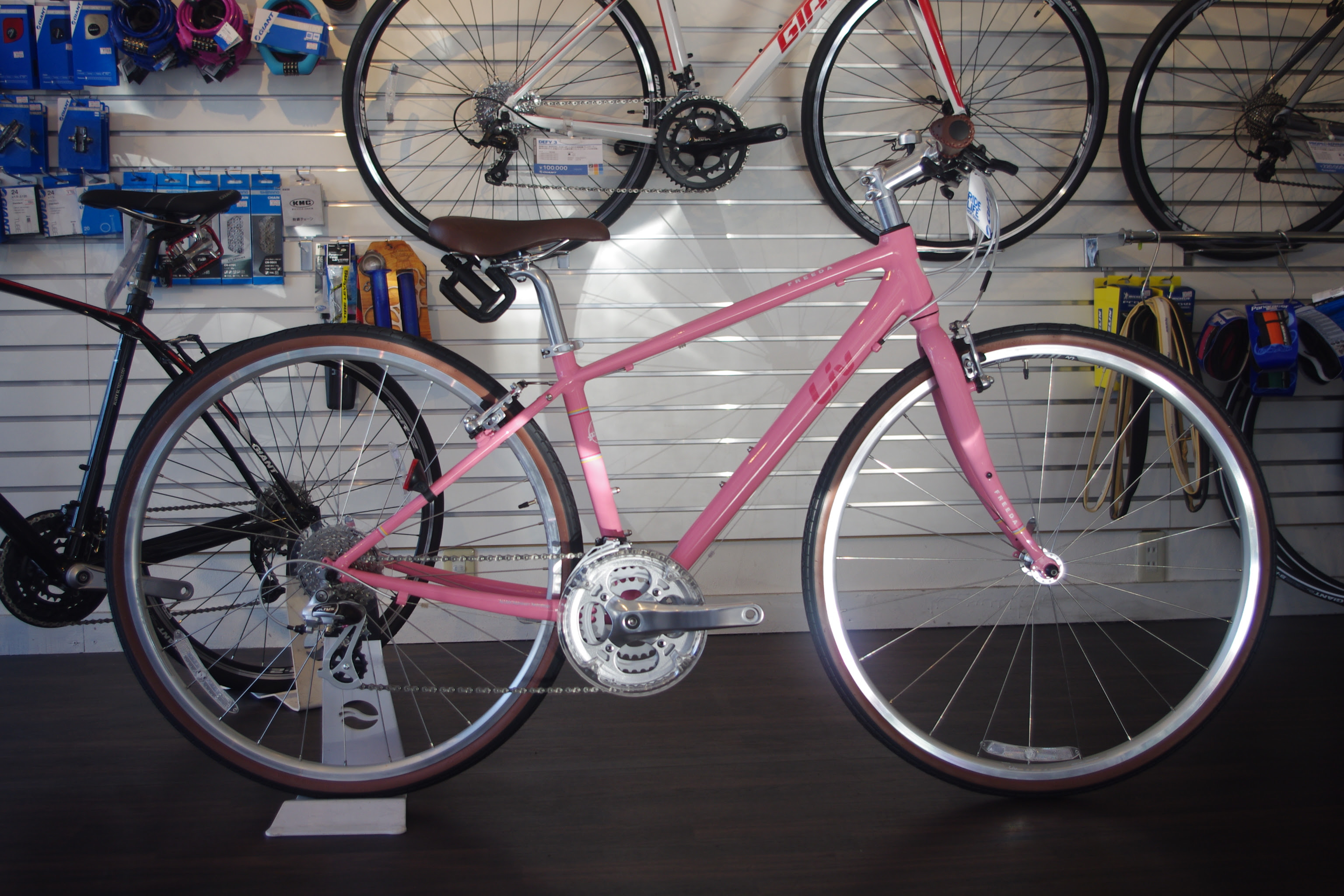 初めてのクロスバイクにオススメなレディースモデルです Liv Freeda Bikeport