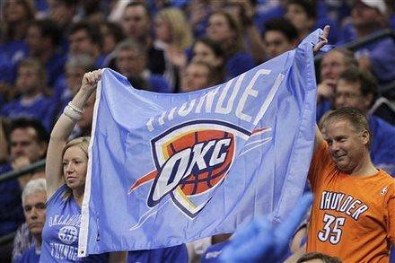 20110525-thunder-fans