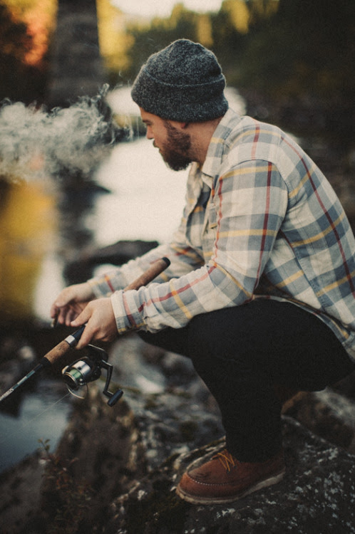 pearlkillers:

benchandcompass:

smokin’ and fishin’ this morning. 

christ
