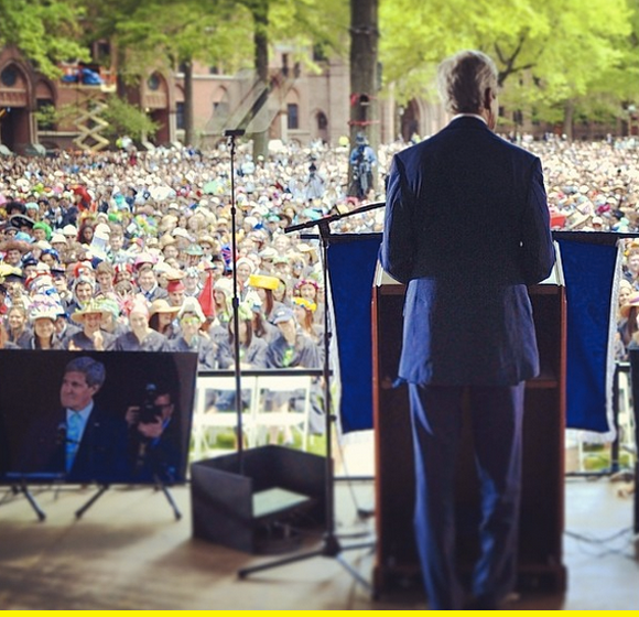 Kerry speaks at Yale commencement.