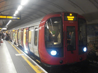 S7 21330 on Circle Line, Kings Cross St Pancras