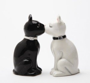 Feline Spicey Black & White Cats Salt & Pepper Shaker Set S/P