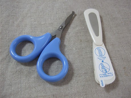 初爪切り アカチャンホンポ 1 パパもok ベビー用ツメキリハサミ キャップ付 Happy Counting Diary