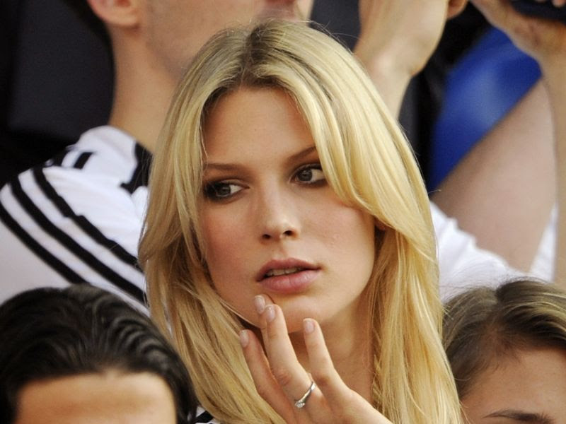 Sarah Brandner - Images Gallery