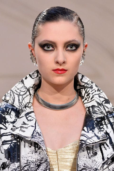 نتيجة بحث الصور عن ‪Saint Laurent Paris glossy lips fashion show 2016‬‏