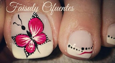 47 Decoracion de uñas delos pies mariposas