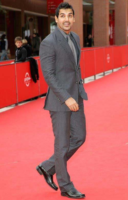 http://im.rediff.com/getahead/2012/jun/04bestdressed8.jpg