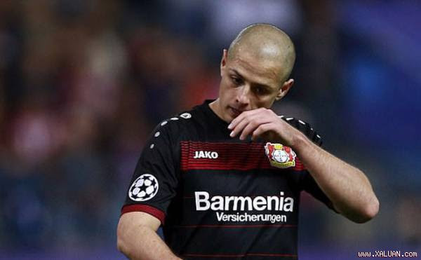 Sốc với kiểu đầu mới của Chicharito sau khi thua cá cược