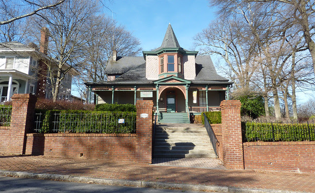 P1050032-2012-02-25--Airport-Drive--West-End-Hammonds-House