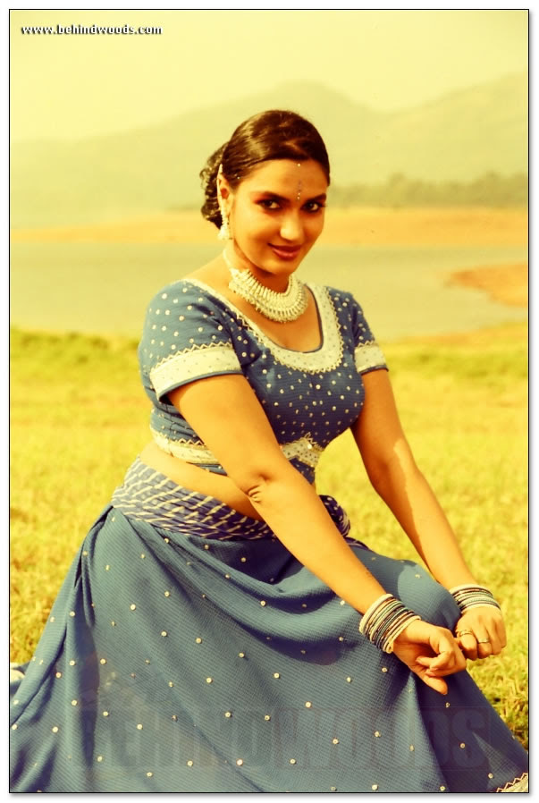 Sukanya South Indian Film Actress,Singer,Music Composer and Voice Actress hot and beautiful wallpapers