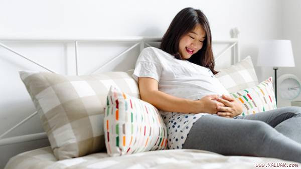 Trò chuyện với trẻ mỗi ngày ngay từ khi chúng còn ở trong bụng mẹ là cách bạn nuôi dưỡng tâm hồn và cảm xúc của trẻ.