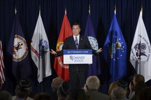 El candidato republicano a la presidencia, Mitt Romney, en un acto de campaña en el American Legion Post 176 de Springfield, Estados Unidos, ayer 27 de septiembre.EFE