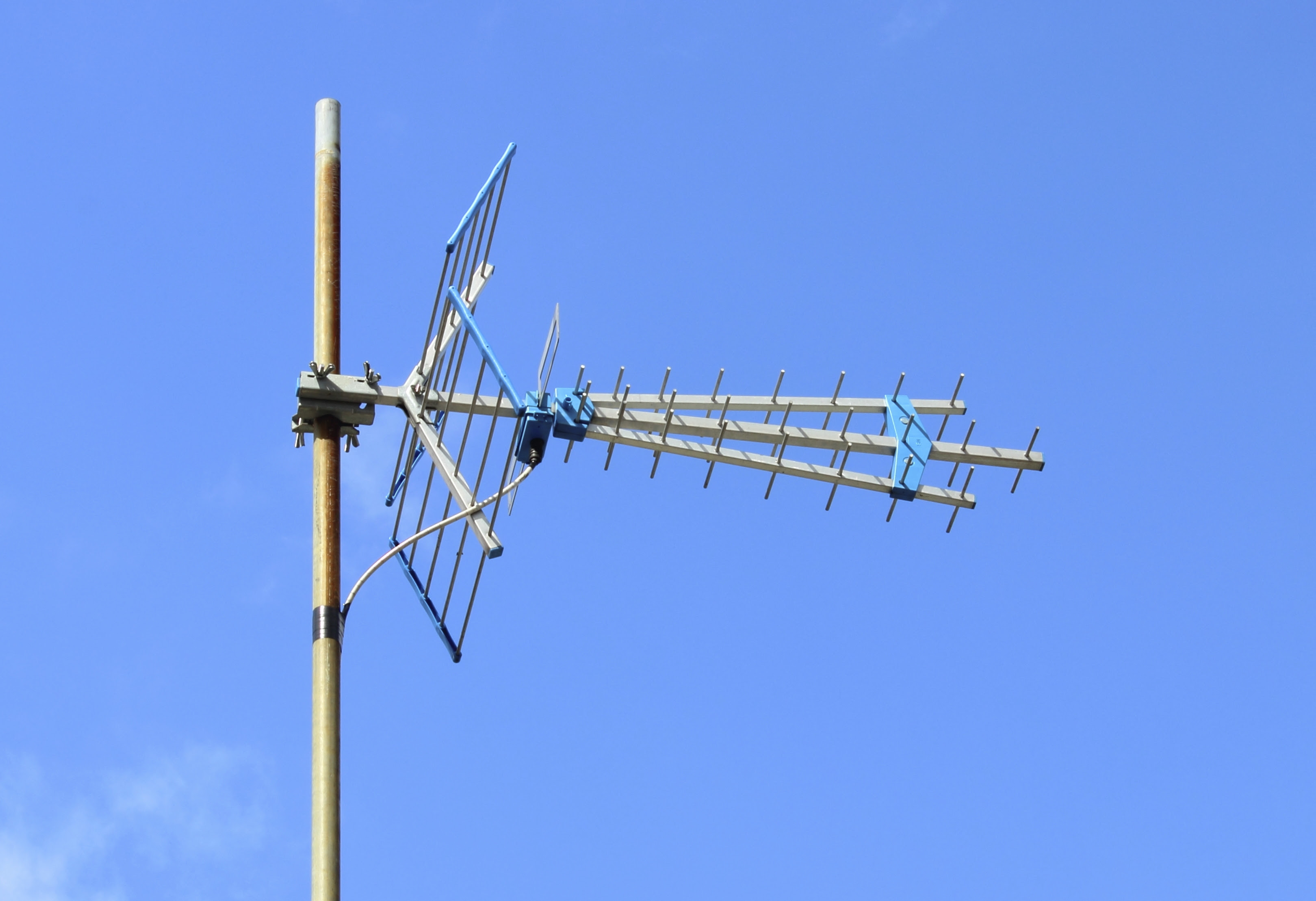 Cómo arreglar una antena telescópica de radio (En 5 Pasos)