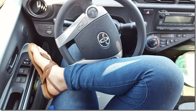 stretching in car (800x450)