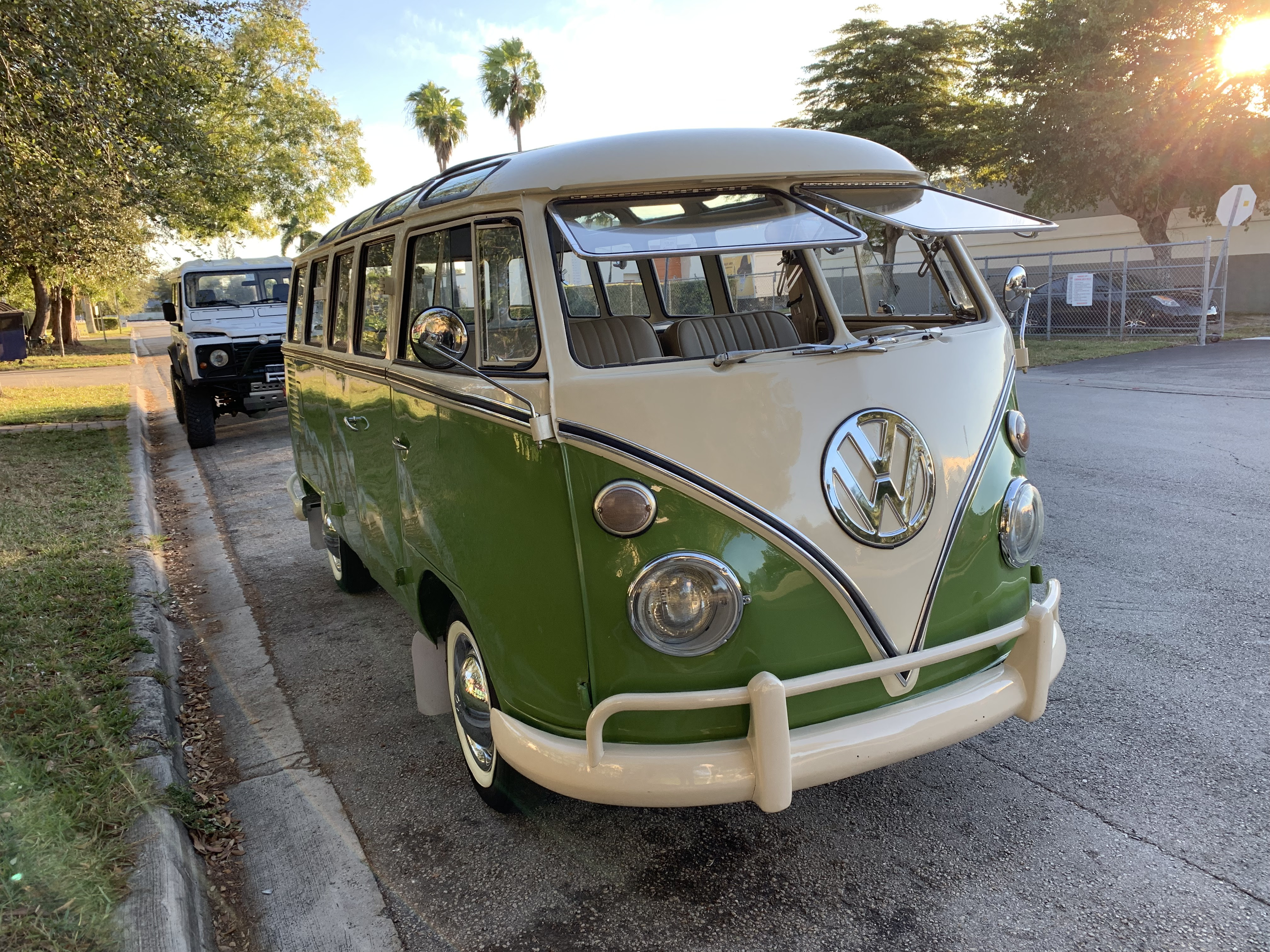 1972 Vw Bus With 23 Window Ingearmotors