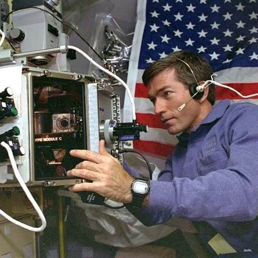 http://mejoresalternativas.com/wp-content/uploads/2011/10/CASIO_G-SHOCK_DW-5600E_series_intro-cropped.jpg