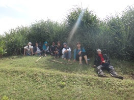 rehat sejenak setelah menjauhi pantai ;)