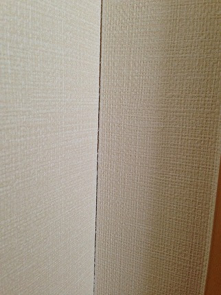 新築トラブル クロスとクロスの継ぎ目に隙間ができはじめる件について 夢のマイホーム 新築戸建を購入しちゃった人のブログ