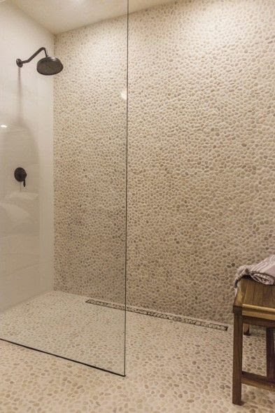 Pebbles stenen badkamer
