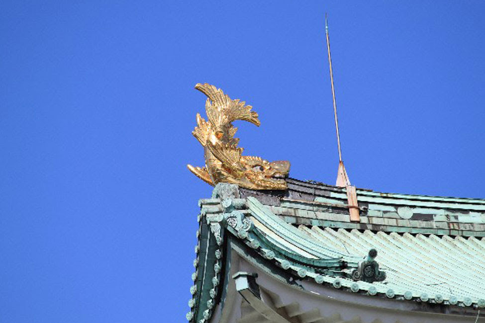 手を出すと災いが起こる 名古屋城天守に輝く金の鯱 しゃちほこ 歴人マガジン