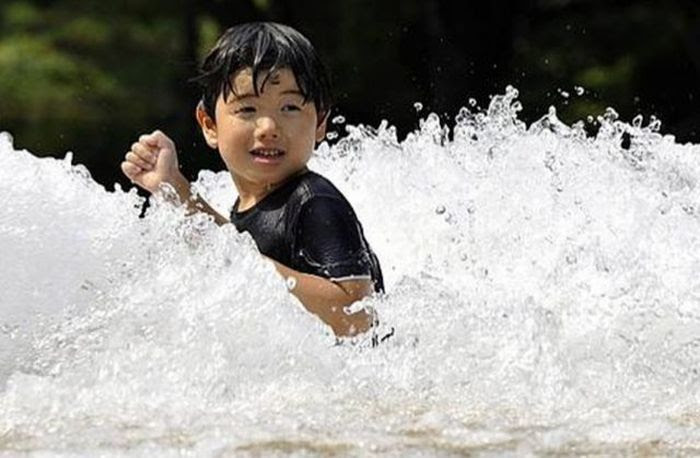 Extremely Hot Summer Around the World (77 pics)
